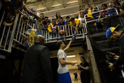 Golden State Warriors shooting guard Klay Thompson signs autographs for fans outside the entrance to the locker room during the Warriors preseason opening game versus the Toronto Raptors on Oct. 5, 2015 at SAP Center in San Jose, Calif. Thompson would score 14 points in the Warriors 95-87 win. (Randy Vazquez)